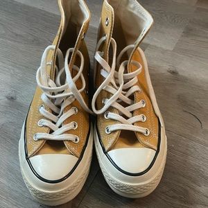 Converse Chuck Taylor 70s Allstars in the color Sunflower/Black/Egret.